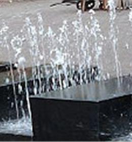 Springende fonteintjes op Polderplein Hoofddorp